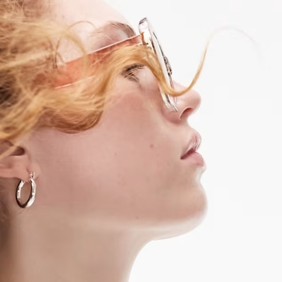 Topshop curved square sunglasses in pink - Picture 3 of 11